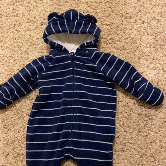 Excellent Condition Old Navy super warm and cozy hooded one piece for 0-3M - Picture 2 of 7